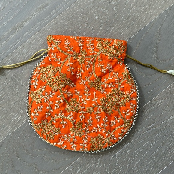 Indian style purse with pearl beaded handle - Picture 2 of 2